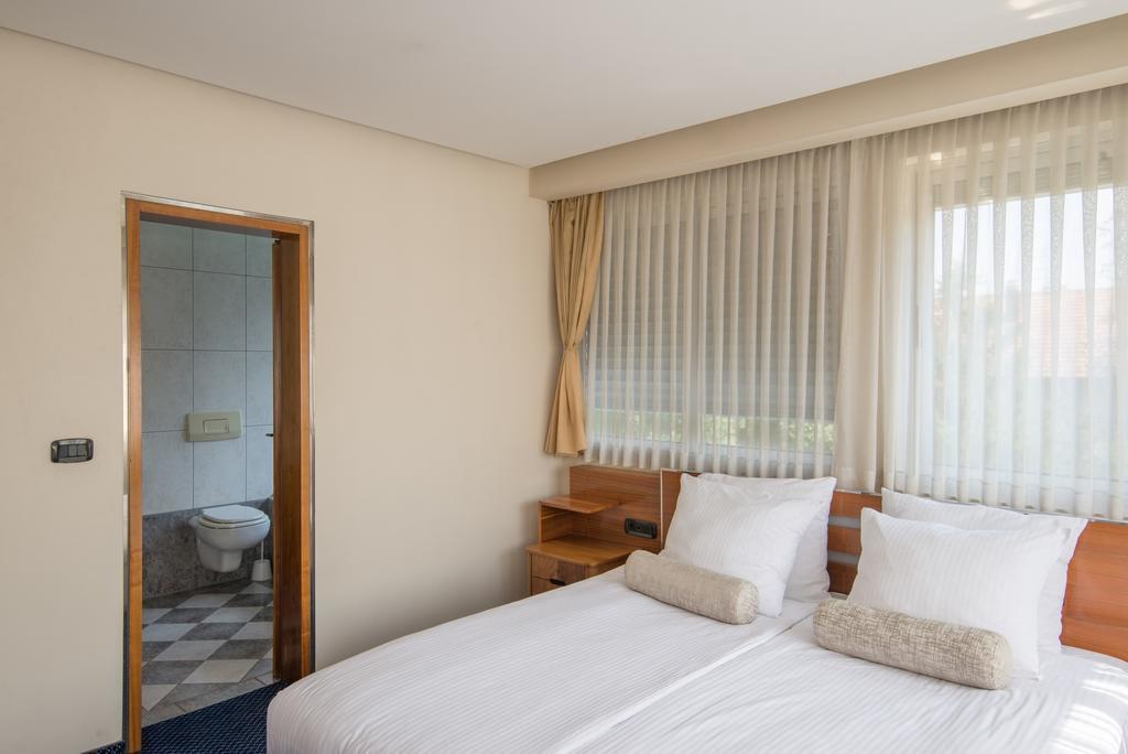 Hotel By Gastroid Ilidža Luaran gambar